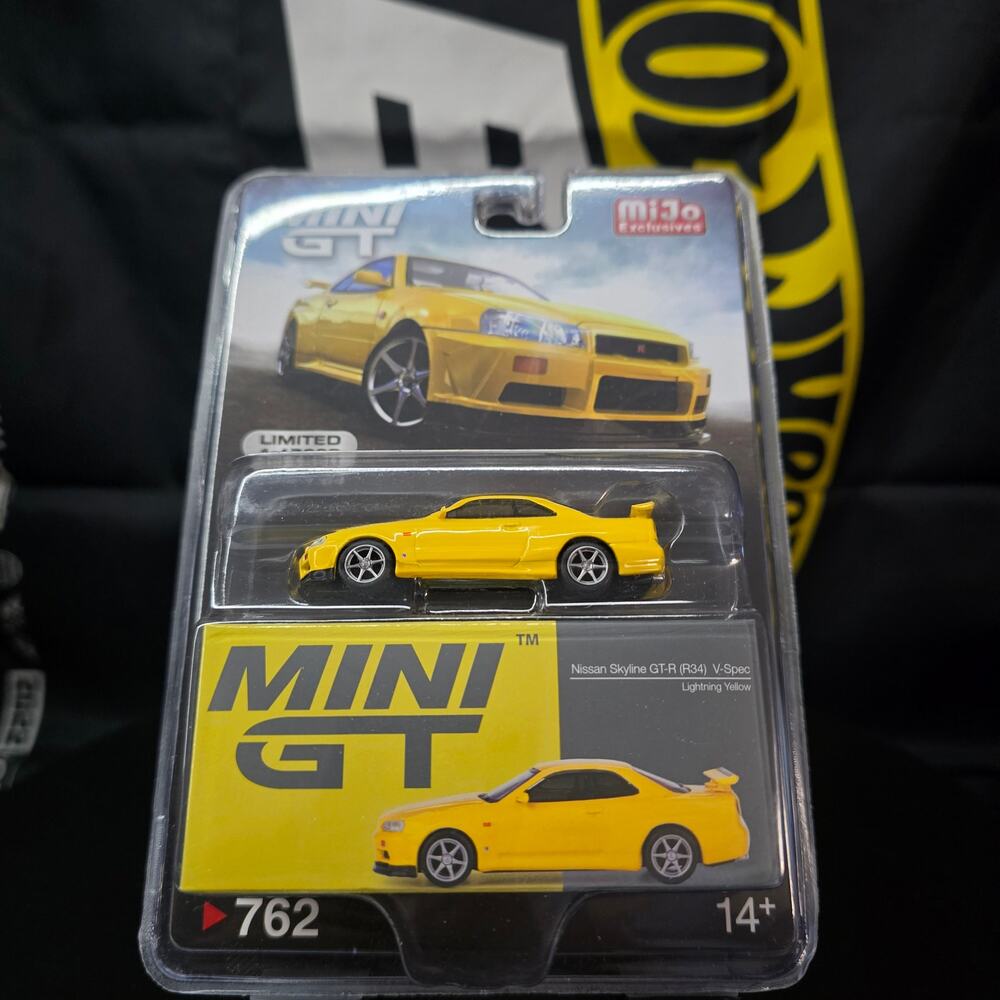 Mini GT 1/64 Skyline GT-R R34 V-Spec Lightning Yellow #762 MiJo